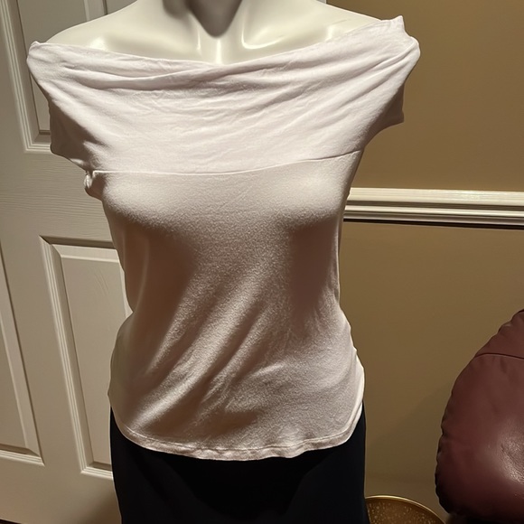 Guess if the shoulder top. - Picture 2 of 4